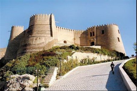 قلعه های ایرانی، ایستاده در تاریخ