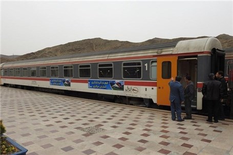 نخستین قطار مسافربری ارومیه وارد مشهد شد