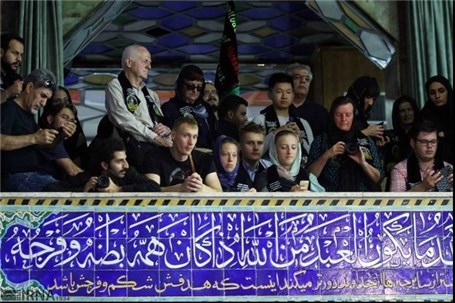 ۱۰۰ گردشگر خارجی از عزاداری یزدی ها در مسجد حظیره دیدن کردند