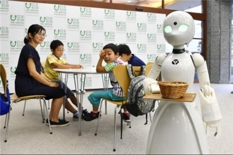 کافه ای با گارسون های رباتیک برای معلولان اشتغالزایی می کند