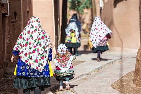 روستای زنان معروف با پارچه‌های گل‌دار جهانی می‌شود
