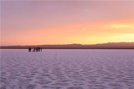 عجیب‌ترین و بزرگ‌ترین دریاچه‌ی نمک جهان، در مرکز ایران