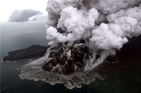 ناپدید شدن قسمتی از یک جزیره اندونزیایی پس از آتشفشان