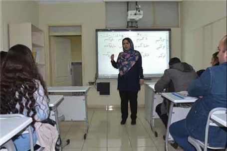 کلاس آموزش فارسی به مغازه‌داران شهر وان ترکیه برای ارایه خدمات بهتر به گردشگران ایرانی