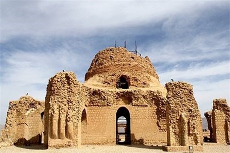 رفع خطر از گنبد مرکزی کاخ جهانی ساسان سروستان