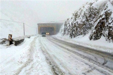 بارش پراکنده برف در جاده‌های ۴ استان