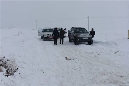 خدمات شبانه‌روزی امدادگران در ۷۱ محور کوهستانی برف‌گیر