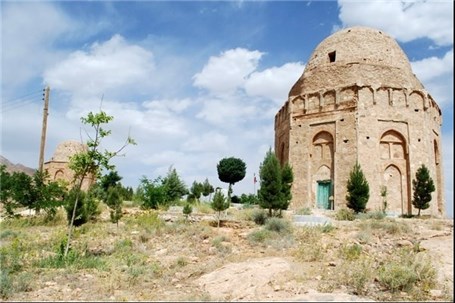 کشف و ضبط ۵۸ سنگ قبر قدیمی در یزد